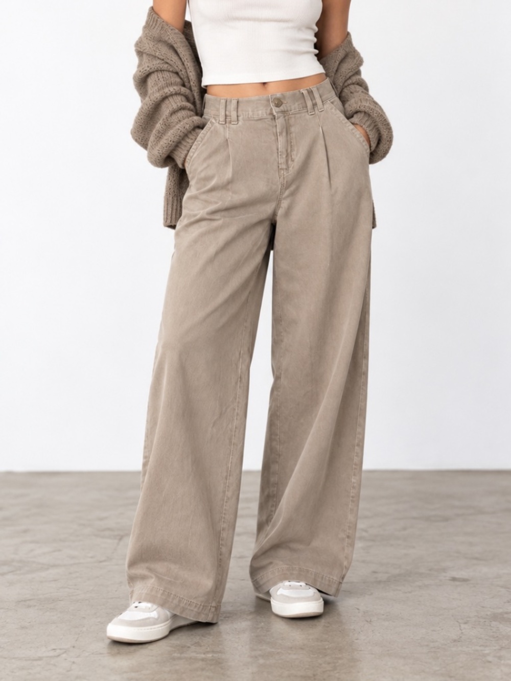AMERICAN EAGLE Super High-Rise Wide-Leg Pleated Khaki Stretch Pants XXS Shrt NWT